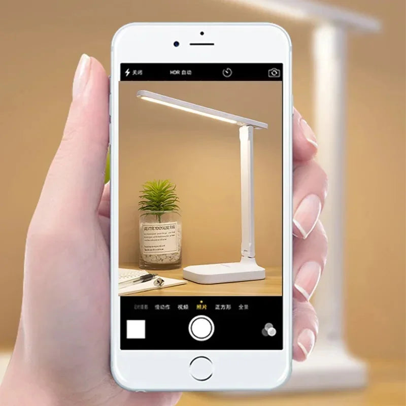 Luminária de Mesa Dobrável com LED Touch – Proteção para os Olhos, Regulagem de Luz e USB – Ideal para Estudo, Leitura e Quarto
