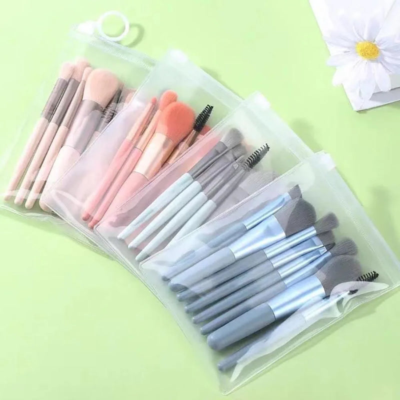 Kit com 8 Pincéis de Maquiagem com Estojo Transparente