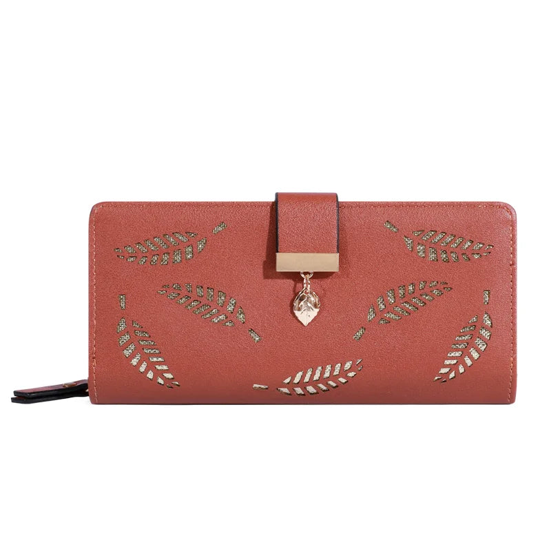 Carteira Clutch Feminina – Couro Sintético Dourado com Estampa de Folhas Vazadas, Porta-Cartões e Moedas